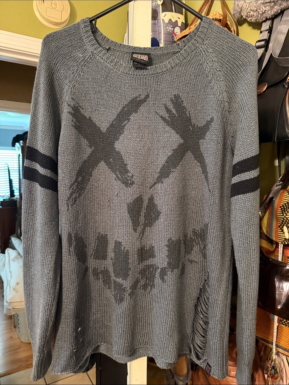 Women’s  Gray Graphic Knit Sweater - Hot Topic Suicide Squad Size Xl
